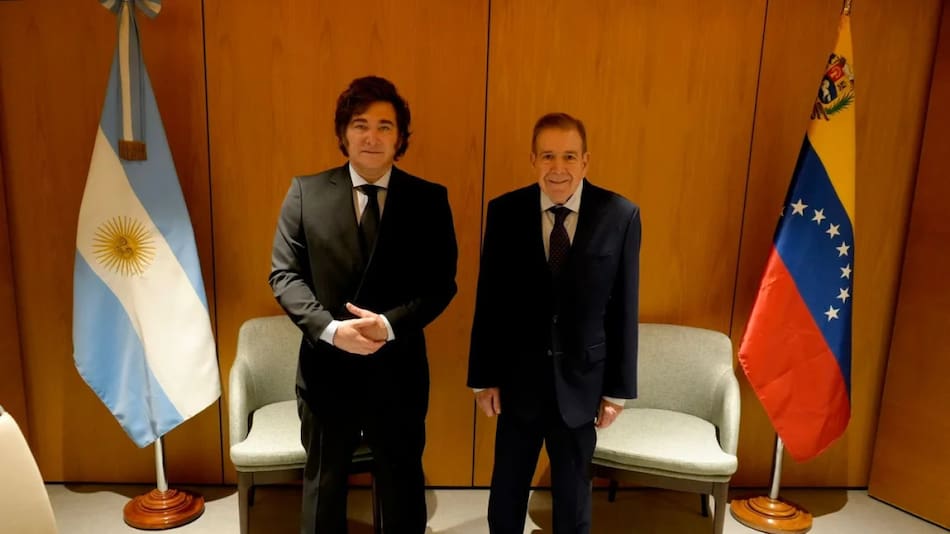 Javier Milei junto a Edmundo González Urrutia. Foto: NA.