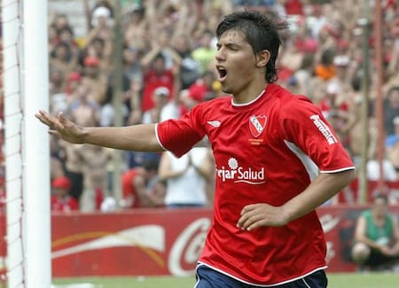 El Kun Agüero cuando jugaba en Independiente. Foto: NA.