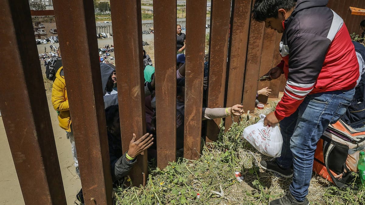 Muro fronterizo entre México y Estados Unidos. Foto: EFE