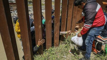 Muro fronterizo entre México y Estados Unidos. Foto: EFE