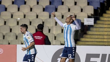 Paolo Guerrero en Racing. Foto: NA.