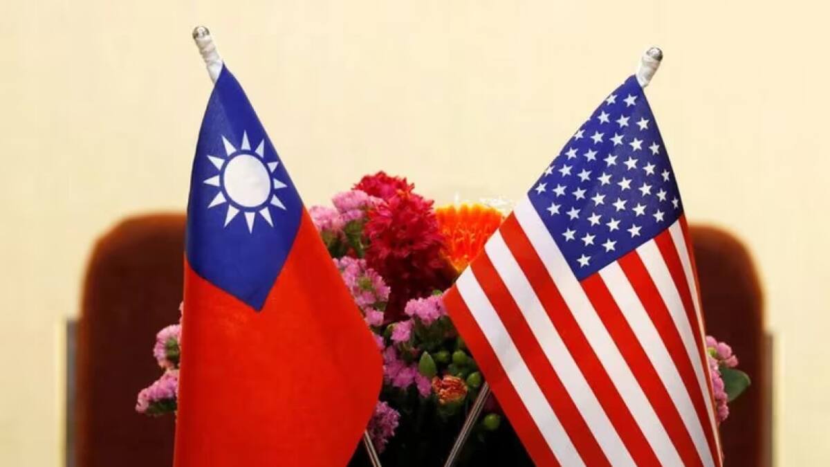 Banderas de Taiwán y Estados Unidos. Foto: Reuters
