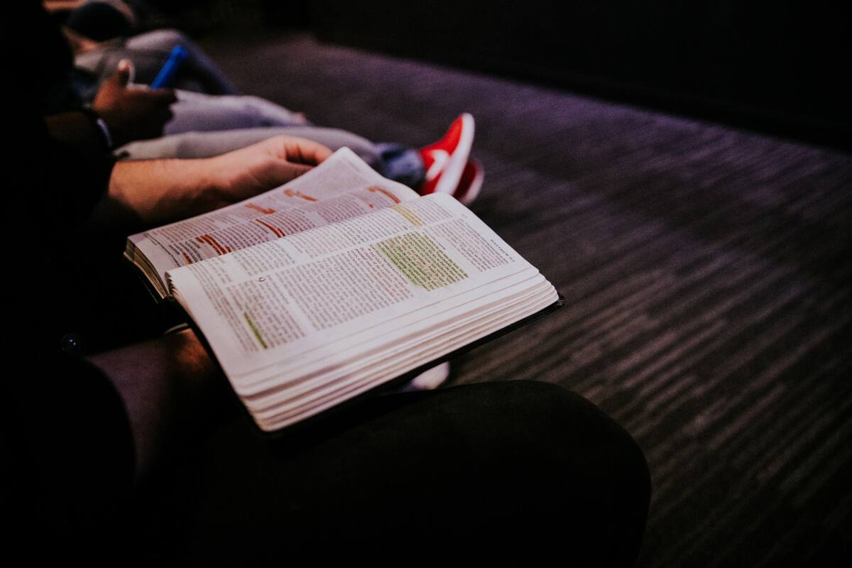 ¿Qué es mejor, resumir a mano o a través de una computadora?. Foto: Unsplash