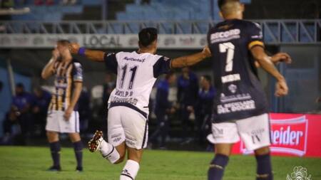Gimnasia no tuvo piedad con Dock Sud