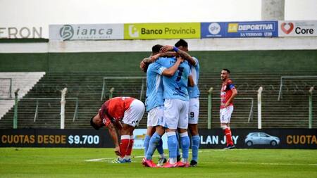 Festejo de Estudiantes de Río Cuarto por Copa Argentina ante Huracán Las Heras
