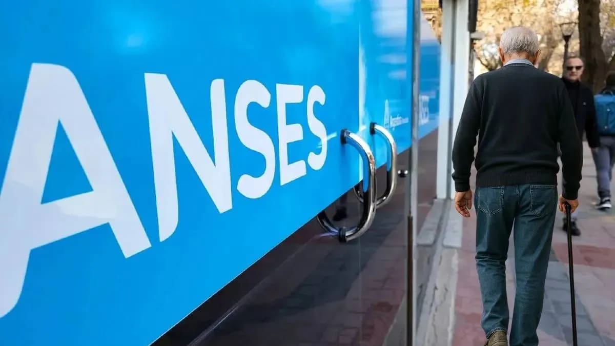 Jubilados con 30 años de aportes: cuánto cobra hoy un beneficiario de ANSES en mayo de 2026, con aumento y bono confirmado