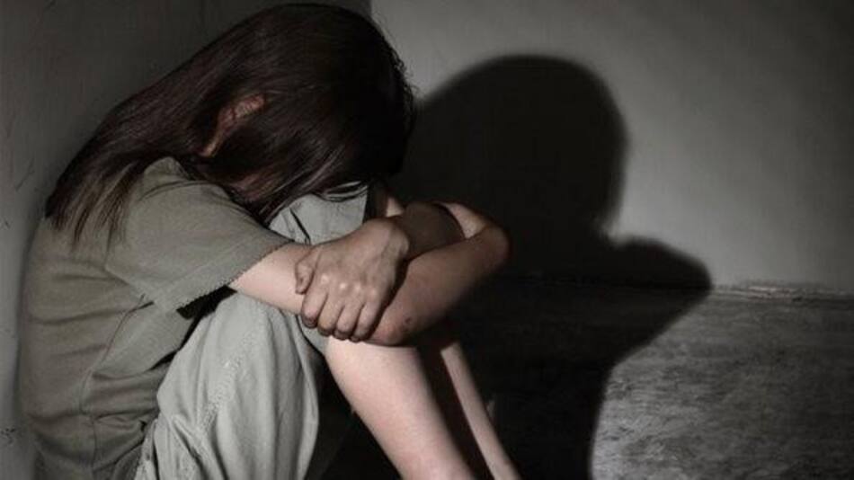 Hermanos violan a su prima