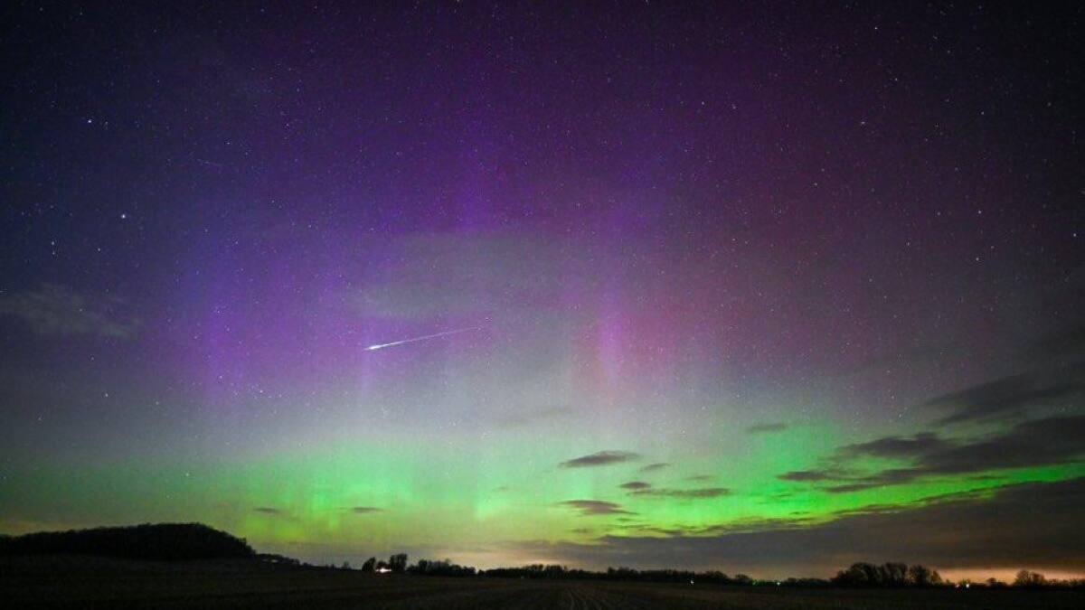 Aurora boreal en EEUU. Foto Twitter @mundoenconflicto.