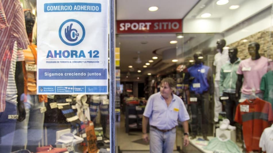 El Gobierno bajó del 45 al 20% la tasa nominal anual del Programa Ahora 12 para financiar compras con tarjeta de crédito, NA