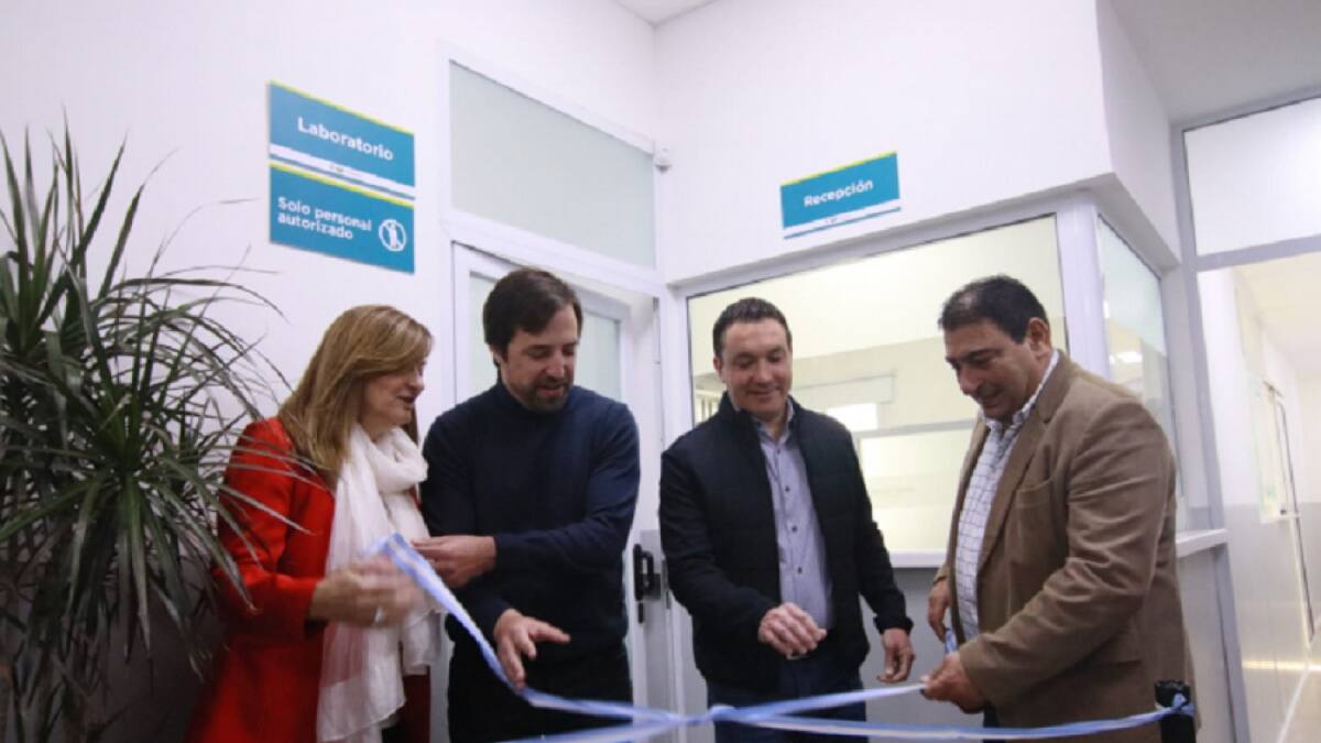 Inauguración de laboratorio en Villa Vatteone. Foto: gba.gob.ar