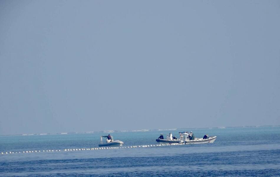 Barrera flotante en el mar de China Meridional. Foto: EFE.