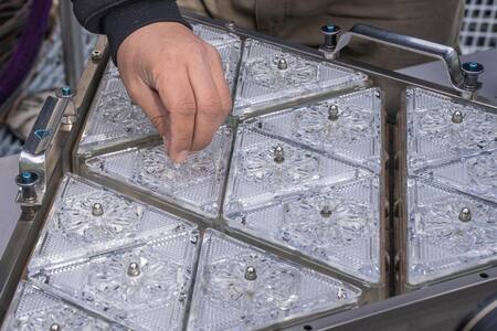 La bola de Times Square, lista para marcar la entrada de 2023. EFE