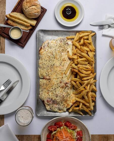 Milanesa de "La Dorita". Foto: Instagram / ladoritaparrilla.