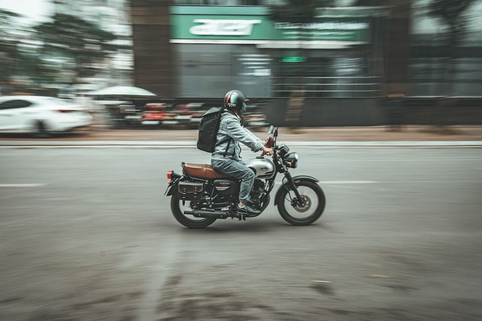 Moto, conductores. Foto: Unsplash.