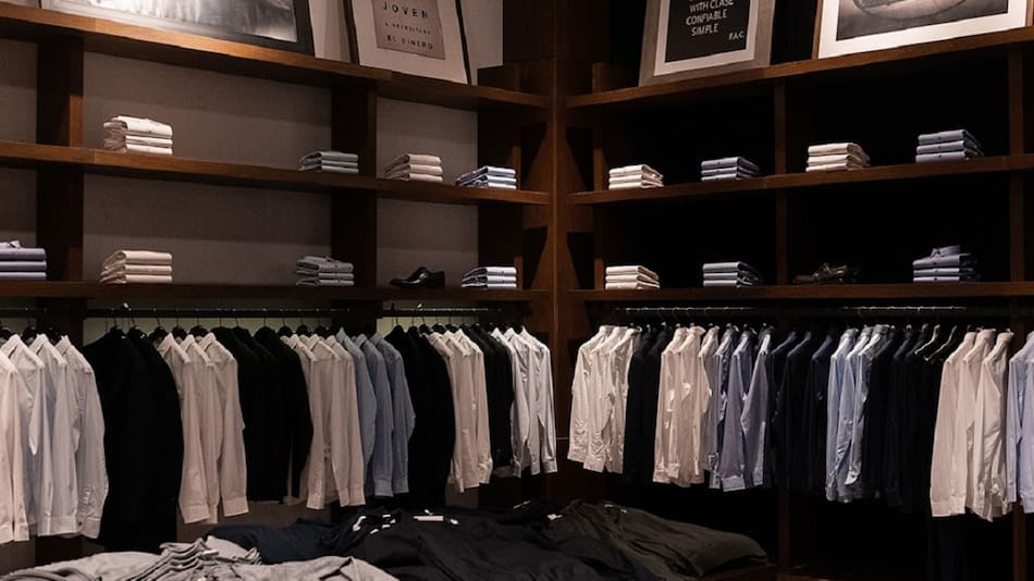 Etiqueta Negra anunció rebajas en sus prendas. Foto: Instagram @etiquetanegra