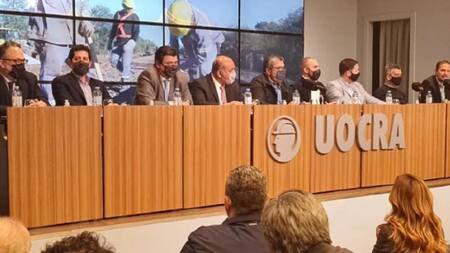 Manzur y ministros presentaron en la Uocra el programa "A construir"