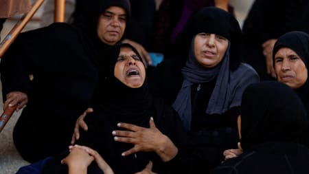 Las mujeres palestinas sufren la guerra en Gaza. Foto: Reuters.