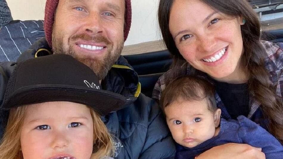 Matthew Taylor Coleman con su esposa y sus dos hijas pequeñas