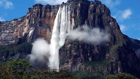 Un santuario natural destacado por la UNESCO: tiene la cascada más alta del mundo y aparece en una película de Disney