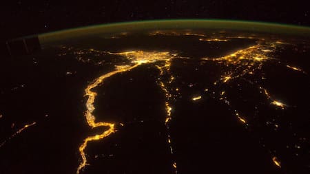 El Río Nilo visto de noche desde el espacio. Foto: Facebook / Sociedad de Astronomía del Caribe.