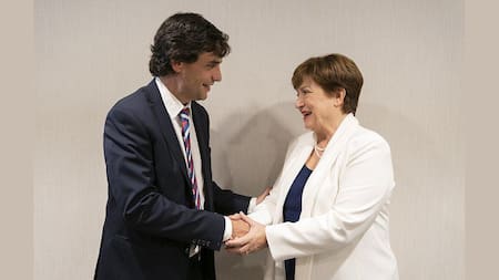 La directora del FMI, Kristalina Georgieva con el ministro de hacienda, Hernan Lacunza, NA