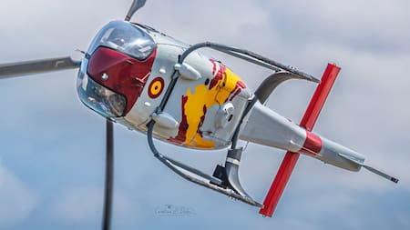 Helicópteros acróbatas de la Patrulla Aspa del Ejército Español