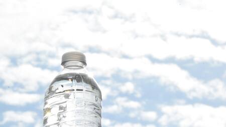 Botella de agua. Foto: Unsplash.