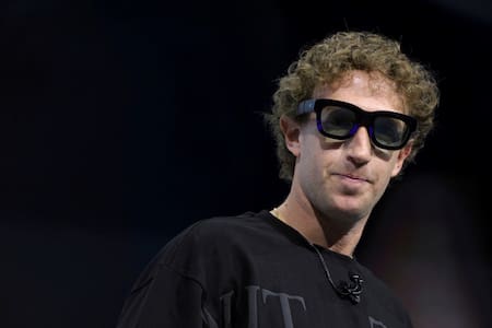 Mark Zuckerberg con las gafas Ray-Ban. Foto: Reuters.