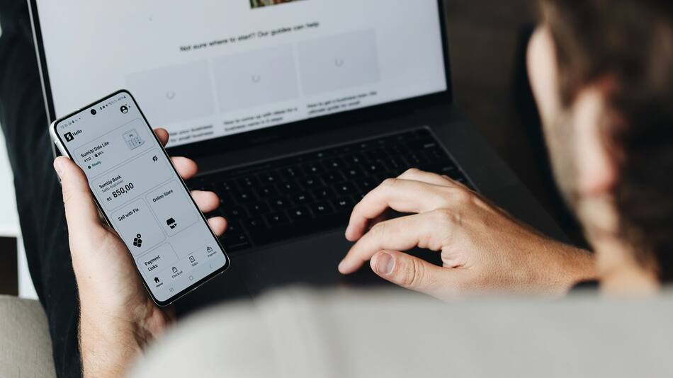 Tarjeta de crédito y débito; transferencias.