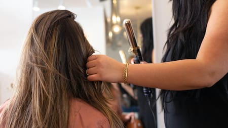 Cuidado en la peluquería: ANMAT prohibió el uso de un extenso listado de productos para el pelo