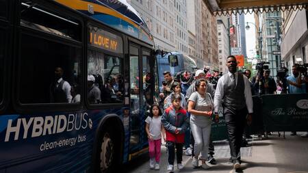 Migrantes en el Hotel Roosvelt. Foto: Reuters.