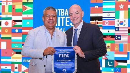 Claudio Chiqui Tapia y Gianni Infantino. Foto: Instagram @chiquitapia
