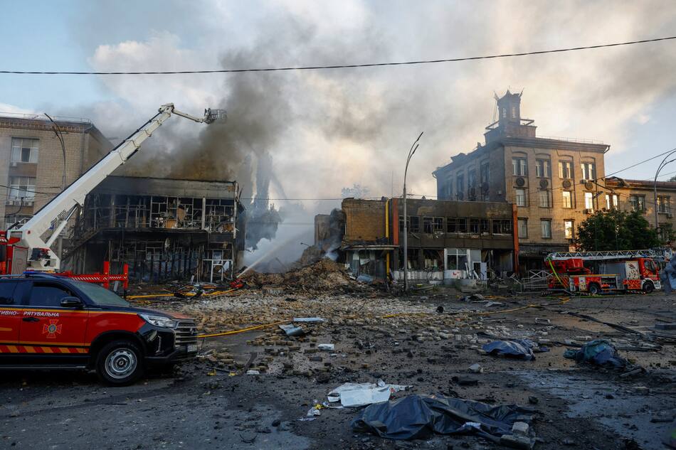 Ataque masivo de Rusia contra distintas zonas de Ucrania. Foto: REUTERS/Valentyn Ogirenko.