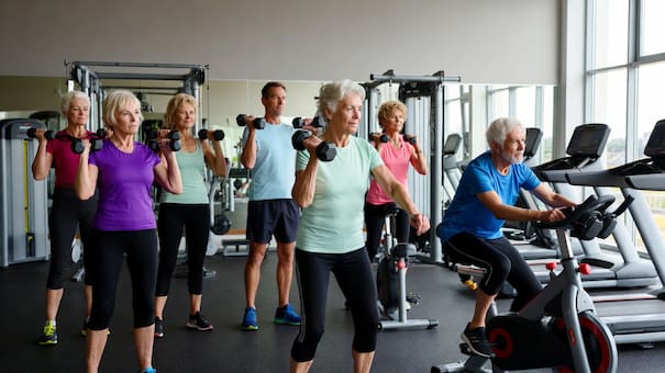 No es pilates ni yoga: la actividad física que ayuda a aliviar el dolor de cadera después de los 60 años