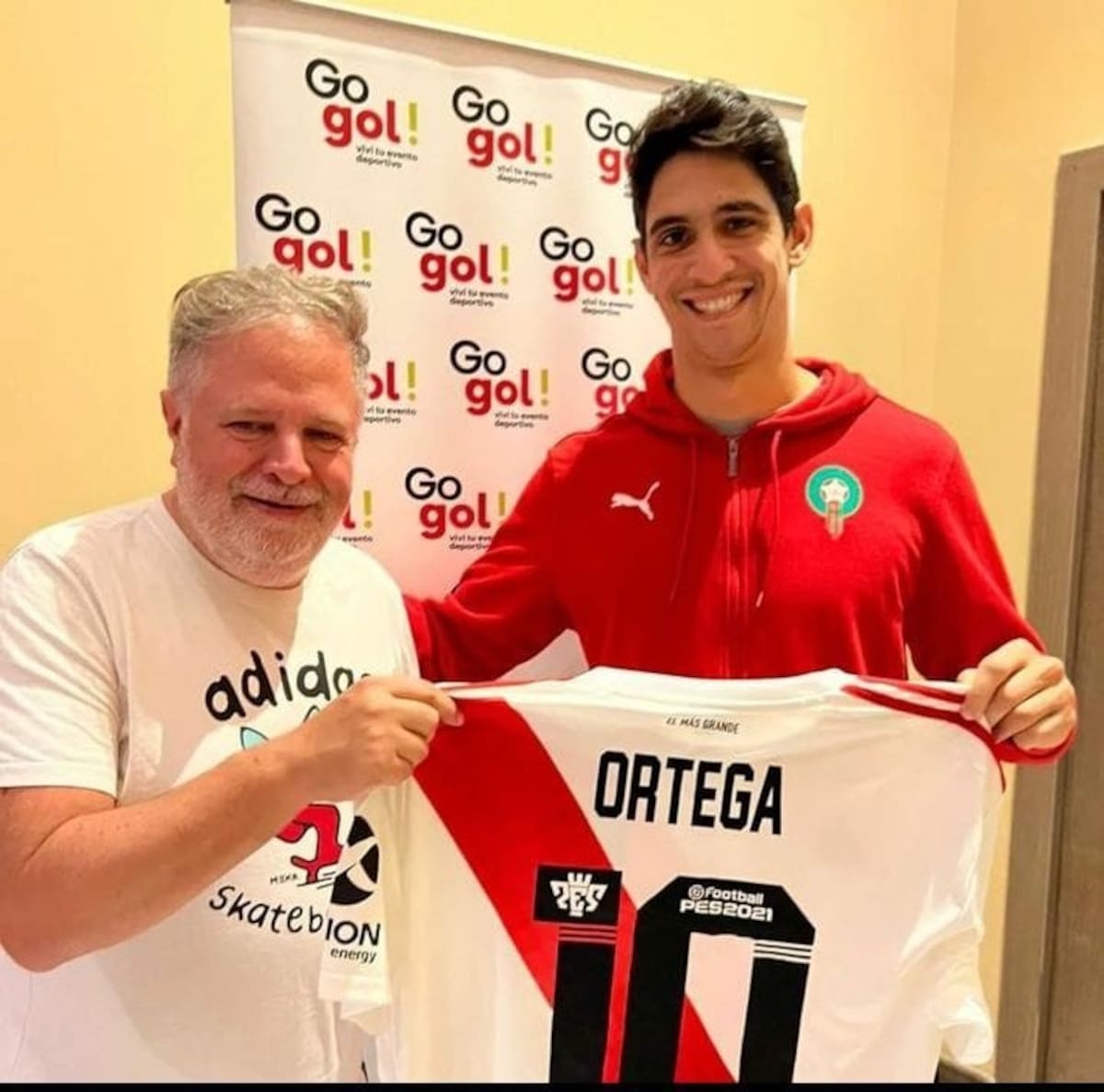 Yassine Bounou con la camiseta del Burrito Ortega.