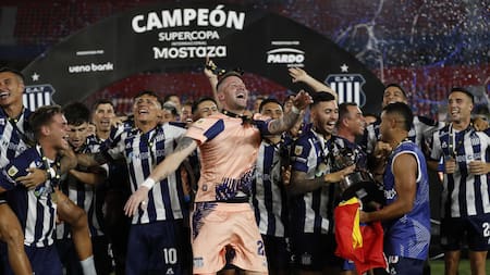Talleres de Córdoba consiguió su primer título nacional tras derrotar a River. Foto: EFE/ Juan Pablo Pino.