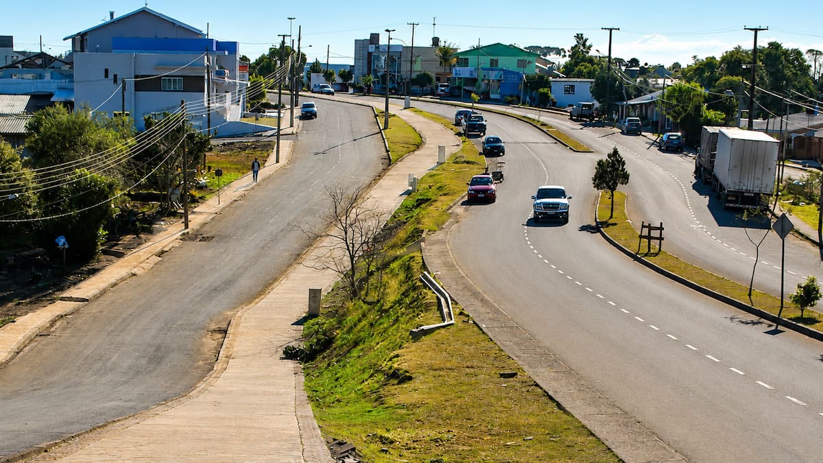 La frontera seca que sorprende en Argentina: el particular cruce de Sudamérica donde una sola calle separa dos países