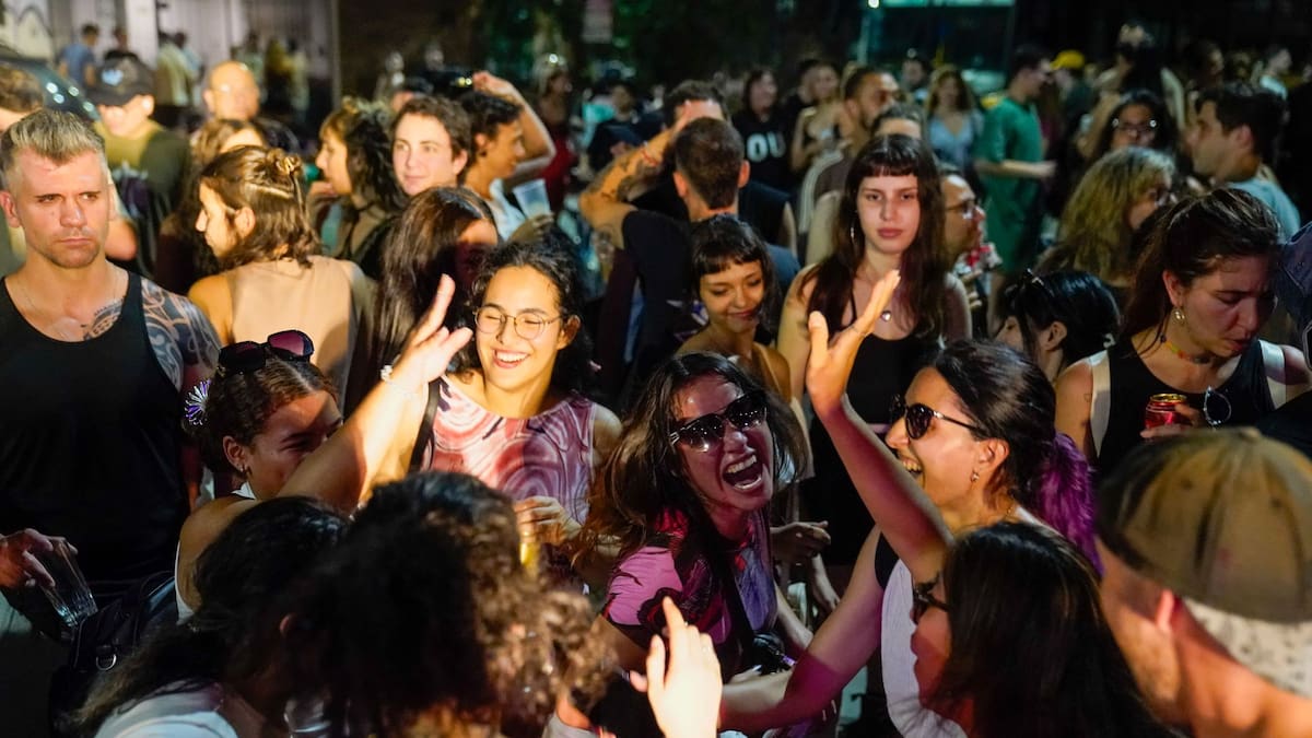 El evento Afters BA reune a vecinos y grupos de amigos en Villa Devoto para celebrar el Día del Amigo con música y propuestas gastronómicas al aire libre