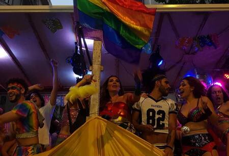 Flor de la V, baile y ovación en la XXIII Marcha del Orgullo, Diario 26