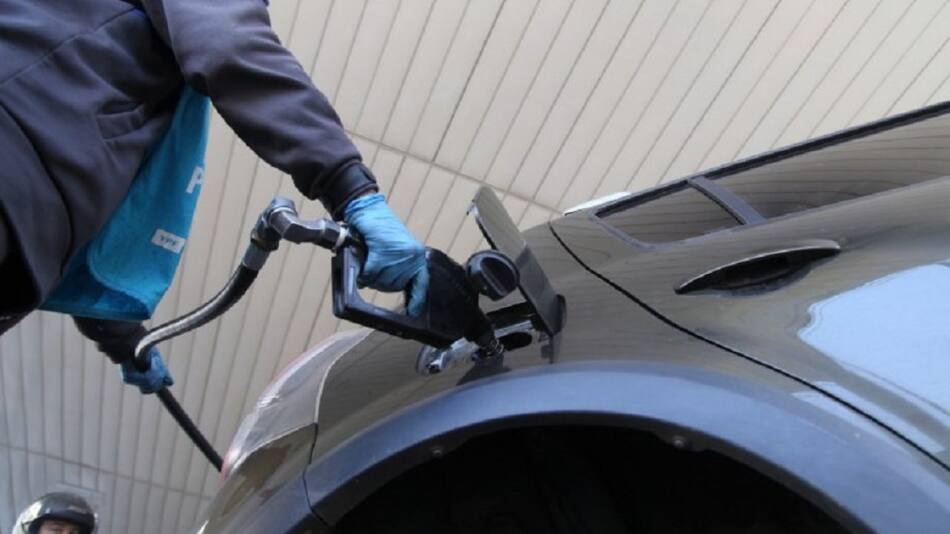 Nafta, combustibles, aumento de la nafta. Foto: NA.