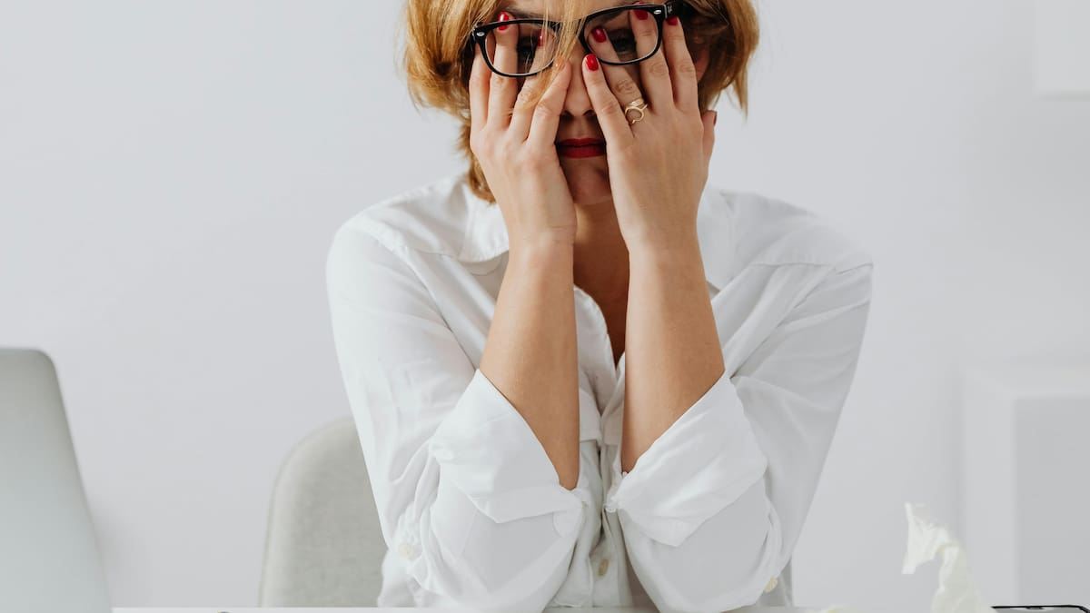Cuál es la edad en la que se deja de ser feliz y cuándo vuelve el disfrute, según la ciencia