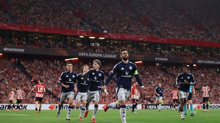 Alejandro Garnacho y Bruno Fernandes, Manchester United vs Athletic de Bilbao. Foto: Reuters/Lee Smith