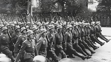 Tropas alemanas desfilan en Varsovia después de la rendición de Polonia, 28-30 de septiembre de 1939. Foto: United States Holocaust Memorial Museum.