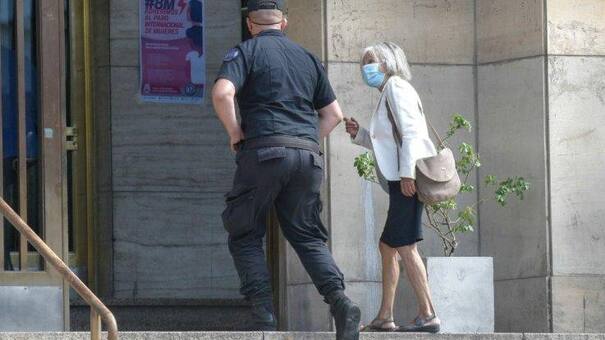 Beatriz Sarlo se presentó a declarar por vacunación VIP: "No me vacuné porque tengo ética”