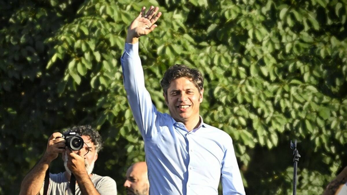 Axel Kicillof realizó una mateada con vecinos en La Plata. Foto: Instagram @kicillofok