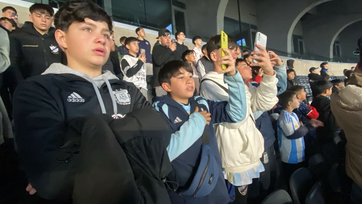 350 chicos y chicas de Merlo vieron a la Selección Argentina