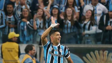 Luis Suárez con la camiseta de Gremio. Foto: Reuters.