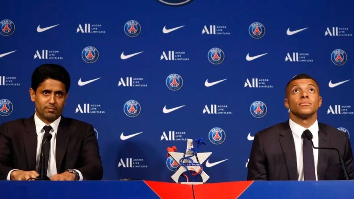 Kylian Mbappé y el presidente del PSG, Nasser Al-Khelaïfi. Foto: Reuters.
