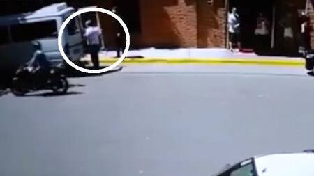 Ataque de motochorros en el Hotel Faena, chofer, video completo