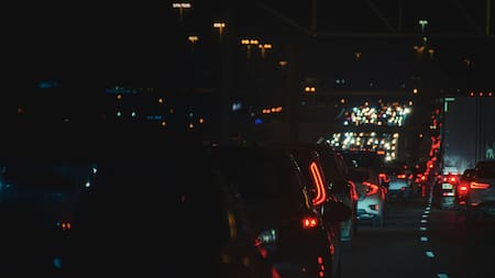 Tráfico en la ciudad: consejos para evitar estresarse y chocar en los embotellamientos